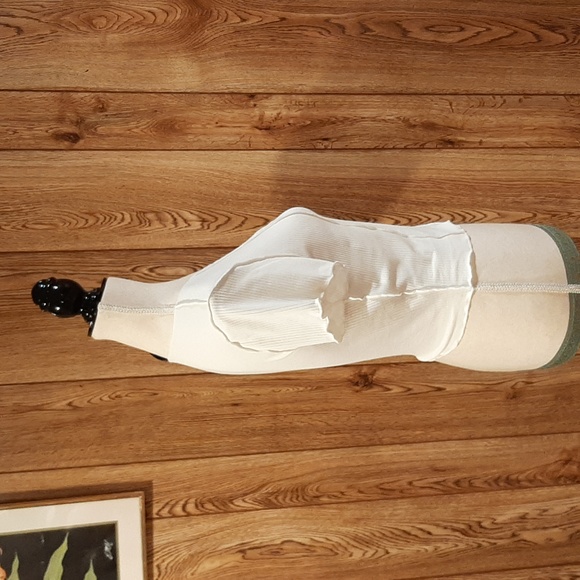 ☁️Windsor White Short-Sleeve Crop Top☁️ - Picture 4 of 7